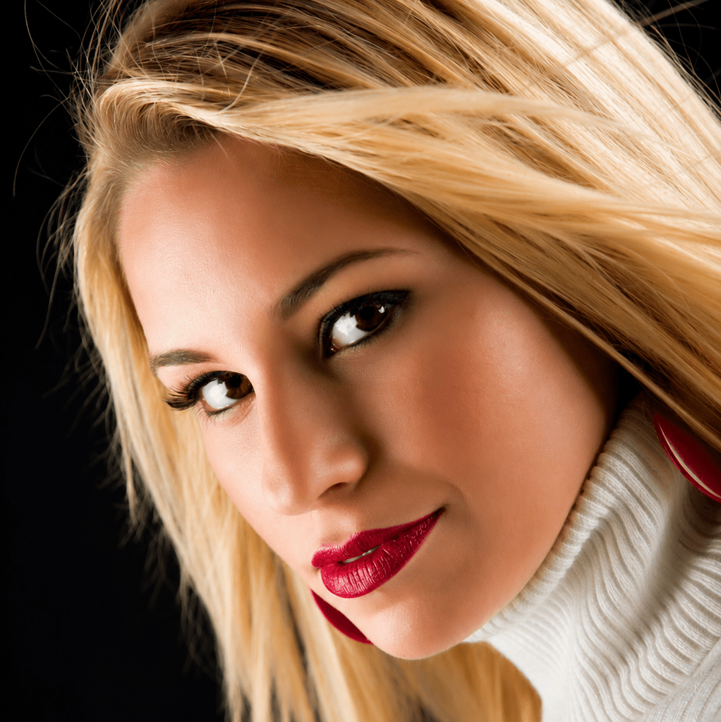 Studio portrait of Tina by Peter Farrar Portraits